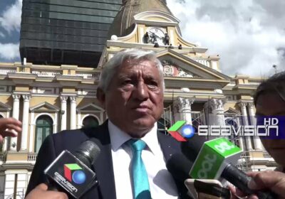 #LaPaz Reloj de antigua Asamblea Legislativa vuelve a girar de izquierda a derecha, el…