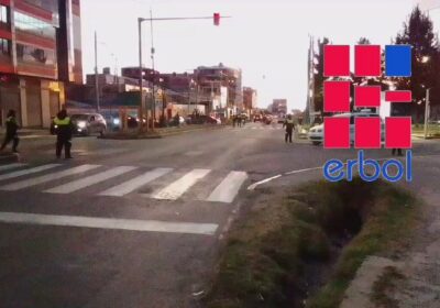 En inmediaciones del Aeropuerto Internacional de El Alto hay un estricto control policial ante…