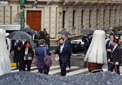 Así llegó el presidente chileno Gabriel Boric a la Asamblea Legislativa