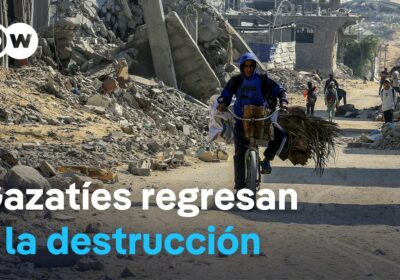 Desplazados de Gaza regresan a un hogar en ruinas El alto el fuego entre…