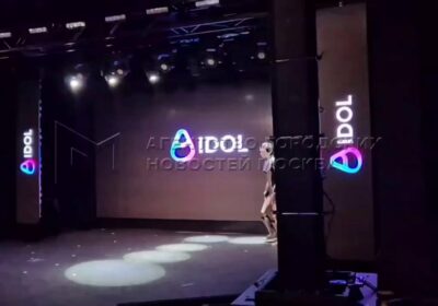 🇷🇺 | Rusia presentó su robot con inteligencia artificial de apariencia humana, pero tropezó…