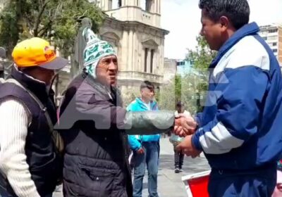 #GrupoFides | #ANF #LaPaz El asambleísta departamental Leopoldo Chui repartió parte de su sueldo…