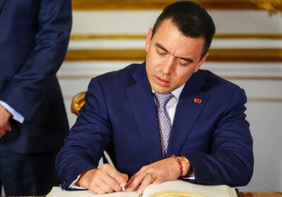 #GrupoFides | #ANF #Mundo 𝐄𝐥 𝐩𝐫𝐞𝐬𝐢𝐝𝐞𝐧𝐭𝐞 𝐝𝐞 𝐄𝐜𝐮𝐚𝐝𝐨𝐫 𝐚𝐧𝐮𝐧𝐜𝐢𝐚 𝐬𝐢𝐞𝐭𝐞 𝐜𝐚𝐦𝐛𝐢𝐨𝐬 𝐞𝐧 𝐬𝐮 𝐠𝐚𝐛𝐢𝐧𝐞𝐭𝐞…