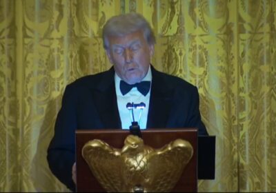 | Trump anuncia una garantía de seguridad militar estadounidense para Arabia Saudita, «designando formalmente…