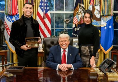 🇺🇸🇵🇹 | Donald Trump le entrega la llave de oro a Cristiano Ronaldo en…