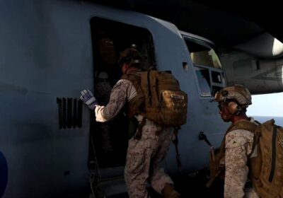 🇺🇸🇻🇪 | Los marines estadounidenses realizan entrenamiento de sostenimiento con cuerdas rápidas a bordo…