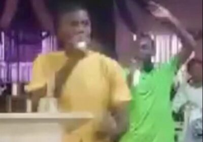 Un grupo de hombres armados atacó una iglesia en Nigeria matando a dos personas…