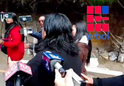 «Laristas» increpan a una diputada del PDC #ElAlto | La diputada del PDC, Claudia…