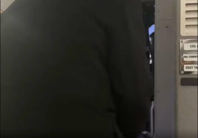 🇺🇸‼️ | Tras aterrizar en el Marine One, el Presidente Donald Trump le entregó…